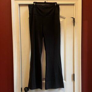 Preowned Lululemon Groove Super-High-Rise Flared Pant Size 14 Black with Pattern
